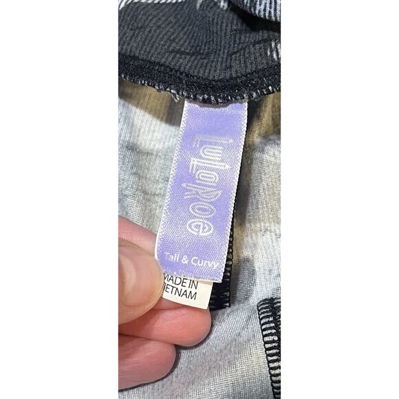 LuLaRoe Nightmare Before Christmas Jack & Sally Adult Leggings Tall & Curvy - Picture 4 of 5